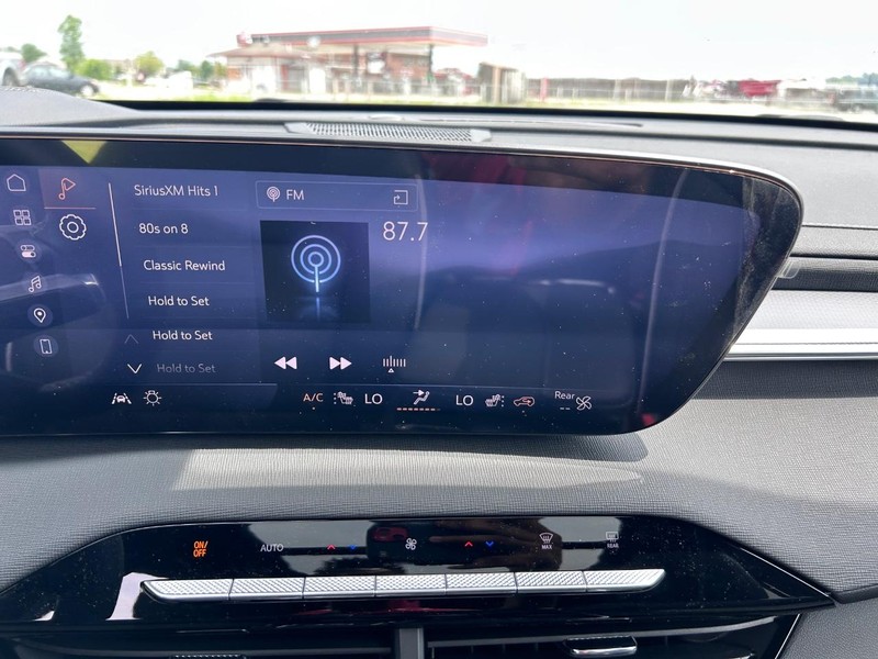 Buick Enclave Vehicle Full-screen Gallery Image 17