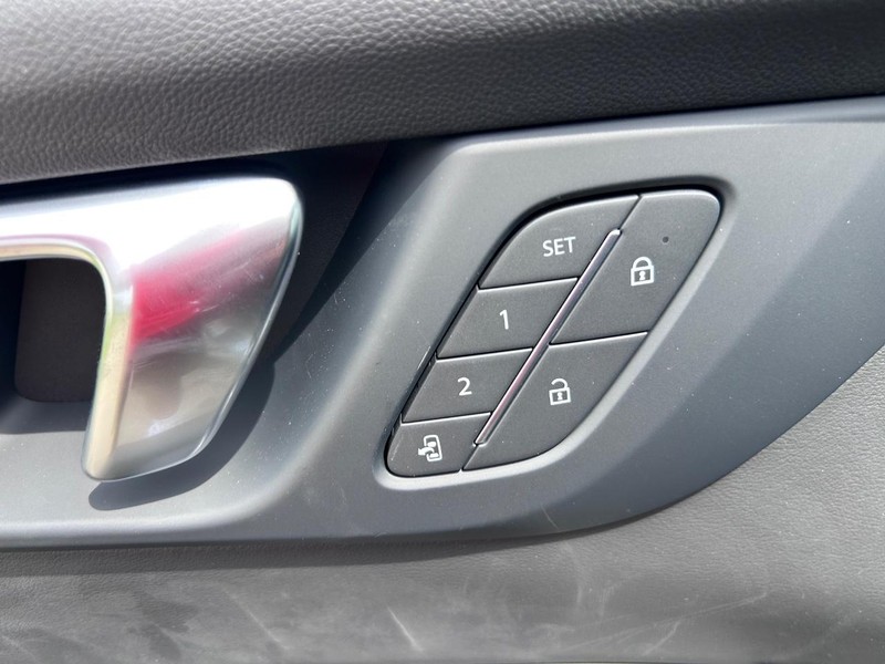 Buick Enclave Vehicle Full-screen Gallery Image 21