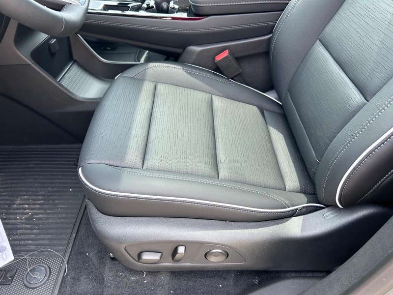 Buick Enclave Vehicle Full-screen Gallery Image 22