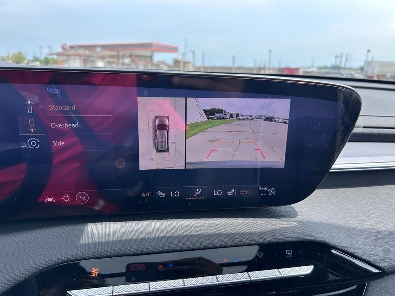 Buick Enclave Vehicle Full-screen Gallery Image 24