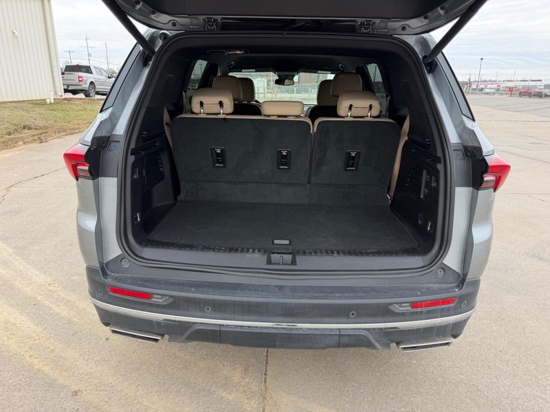 Buick Enclave Vehicle Full-screen Gallery Image 5