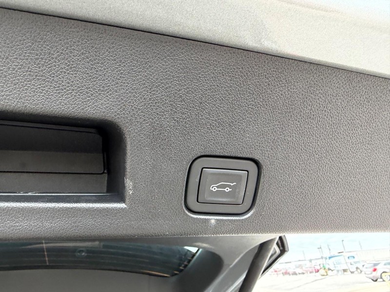 Buick Enclave Vehicle Full-screen Gallery Image 6