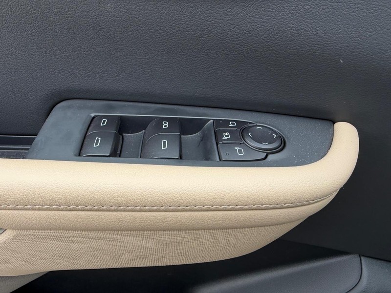 Buick Enclave Vehicle Full-screen Gallery Image 19