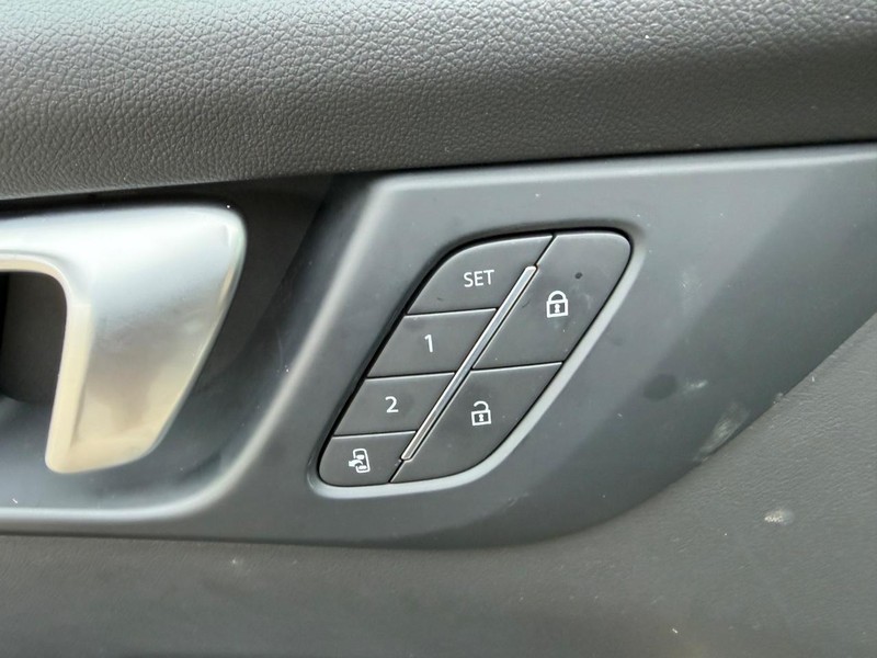 Buick Enclave Vehicle Full-screen Gallery Image 20