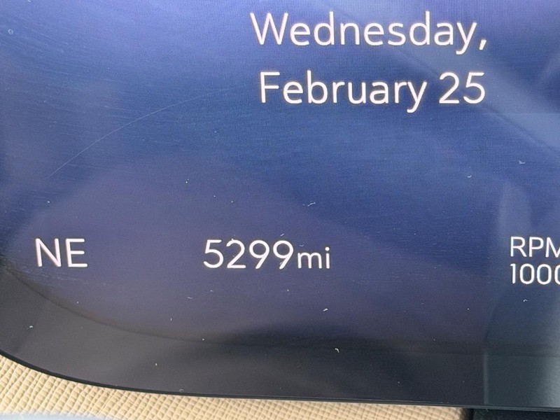 Buick Enclave Vehicle Full-screen Gallery Image 22