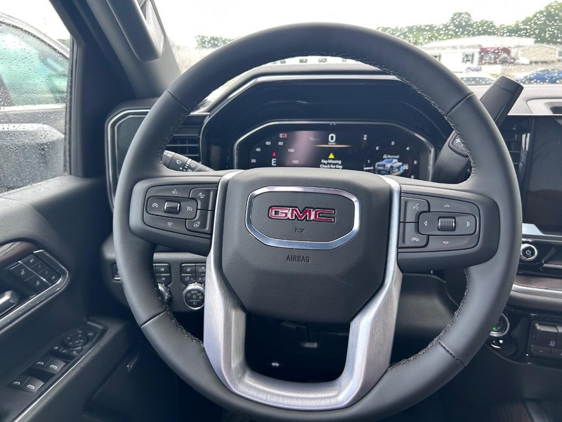 GMC Sierra 2500HD Vehicle Full-screen Gallery Image 8