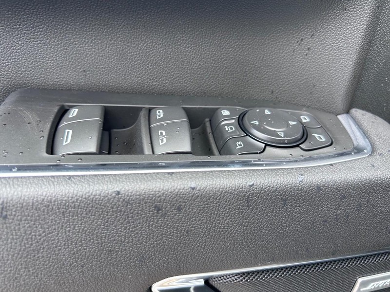 GMC Sierra 2500HD Vehicle Full-screen Gallery Image 14