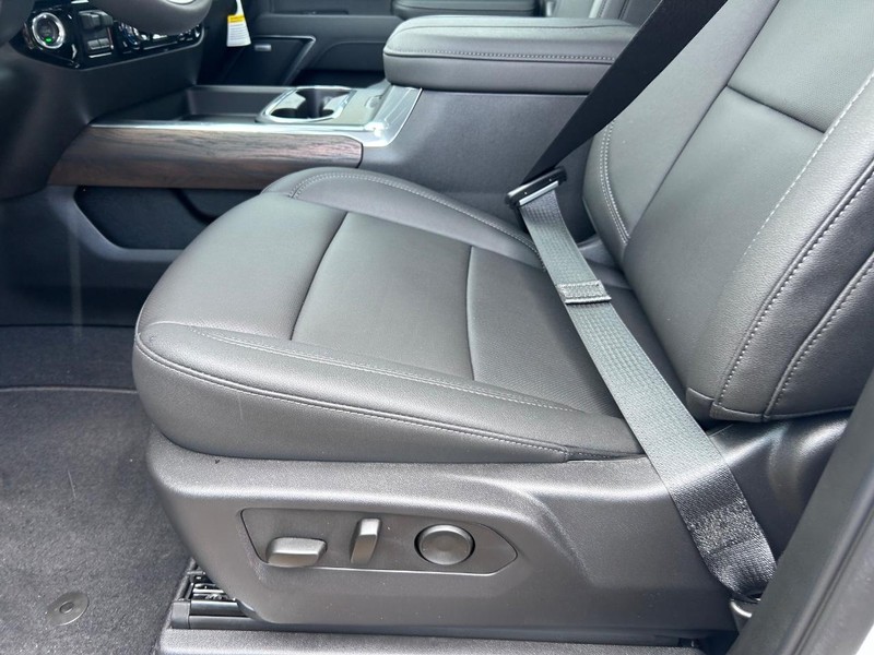 GMC Sierra 2500HD Vehicle Full-screen Gallery Image 16