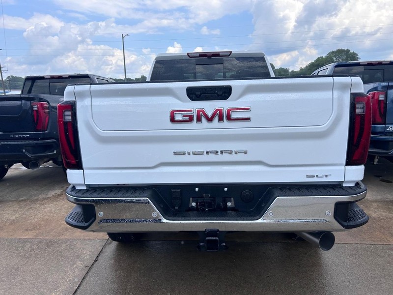 GMC Sierra 2500HD Vehicle Full-screen Gallery Image 3