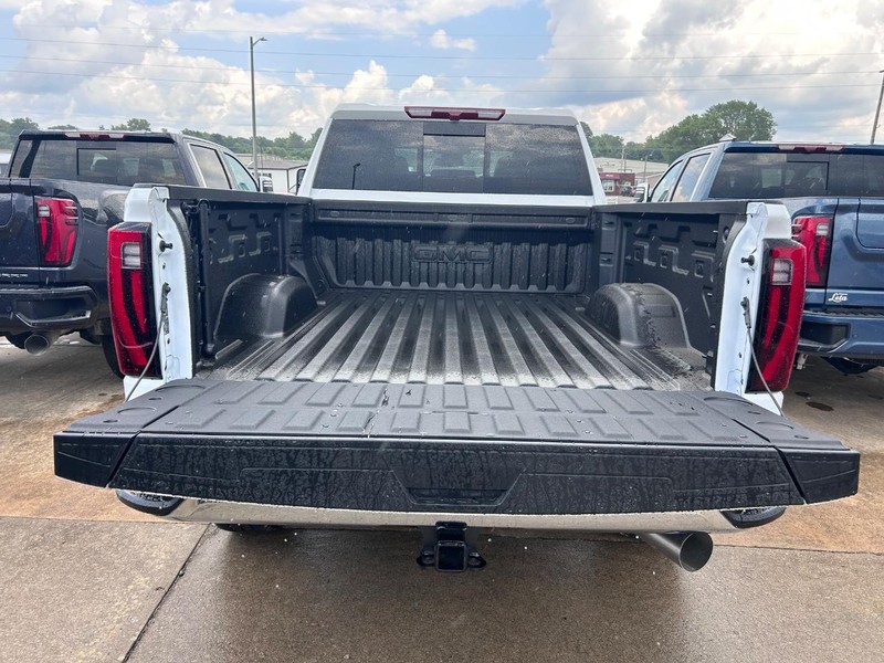 GMC Sierra 2500HD Vehicle Full-screen Gallery Image 4