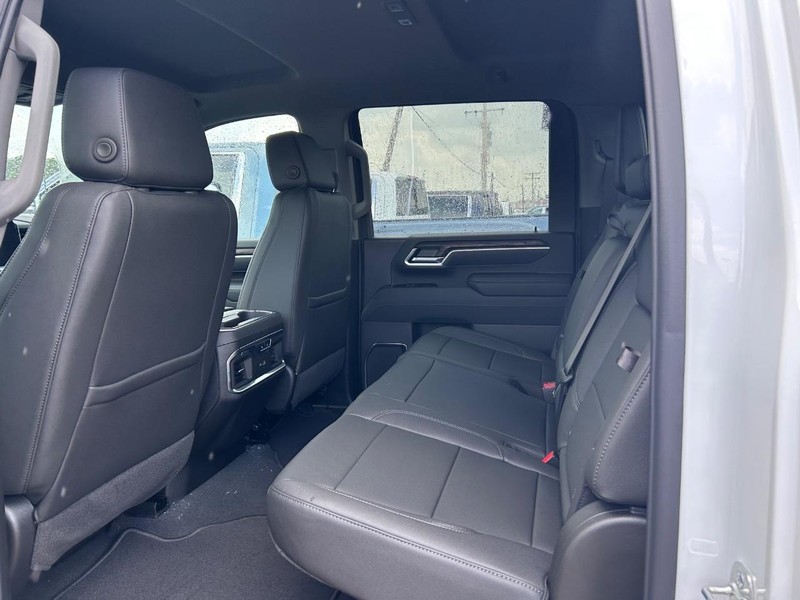 GMC Sierra 2500HD Vehicle Full-screen Gallery Image 6