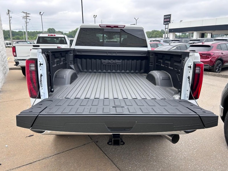 GMC Sierra 2500HD Vehicle Full-screen Gallery Image 4