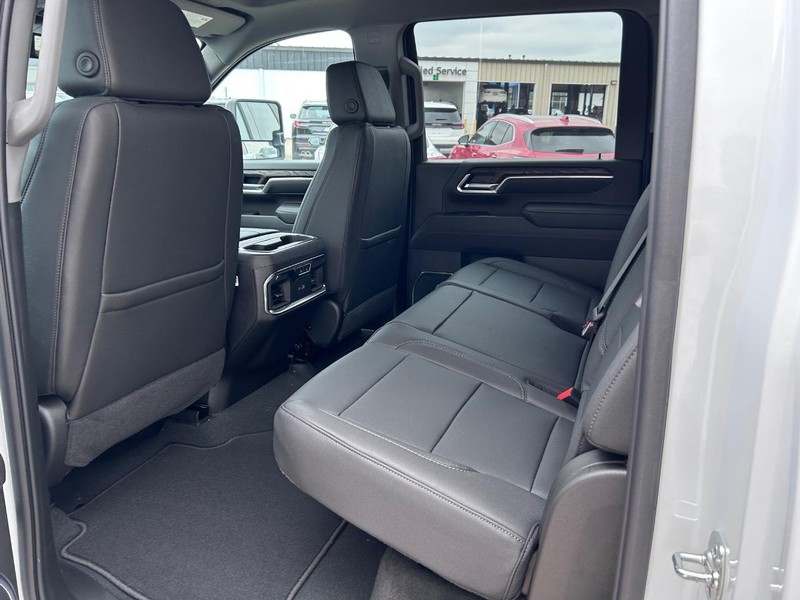 GMC Sierra 2500HD Vehicle Full-screen Gallery Image 6