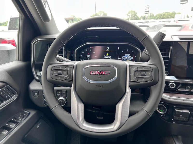 GMC Sierra 2500HD Vehicle Full-screen Gallery Image 8