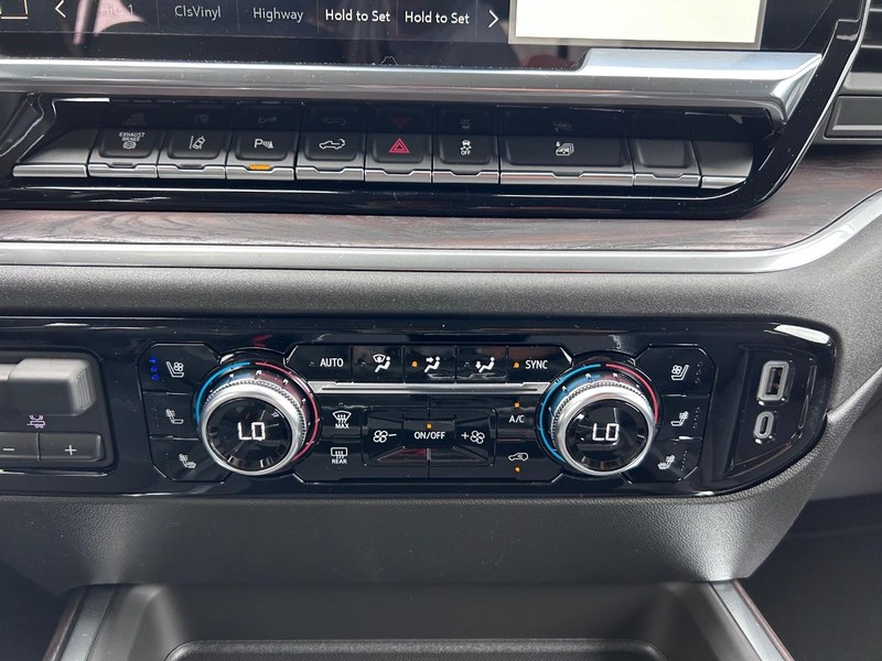 GMC Sierra 2500HD Vehicle Full-screen Gallery Image 12