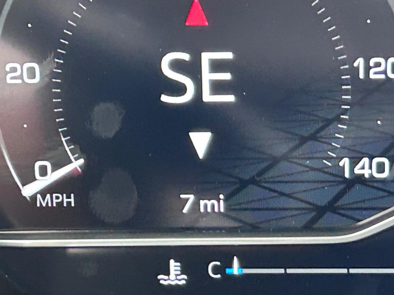 GMC Sierra 2500HD Vehicle Full-screen Gallery Image 17