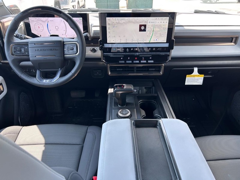 GMC HUMMER EV Pickup Vehicle Full-screen Gallery Image 8