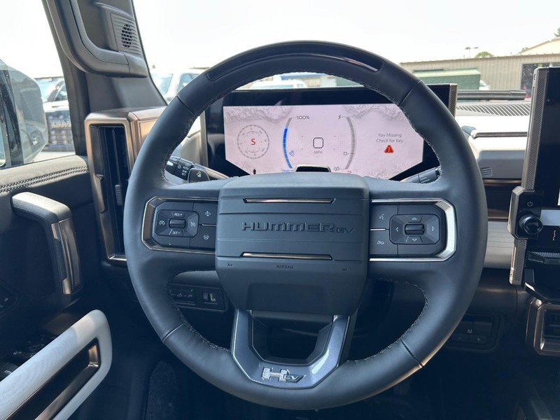 GMC HUMMER EV Pickup Vehicle Full-screen Gallery Image 9