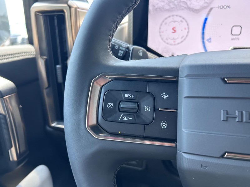 GMC HUMMER EV Pickup Vehicle Full-screen Gallery Image 10