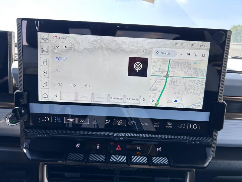 GMC HUMMER EV Pickup Vehicle Full-screen Gallery Image 12