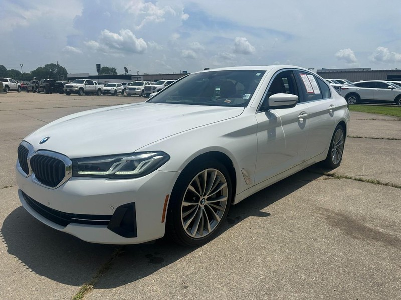 BMW 5 Series Vehicle Full-screen Gallery Image 8