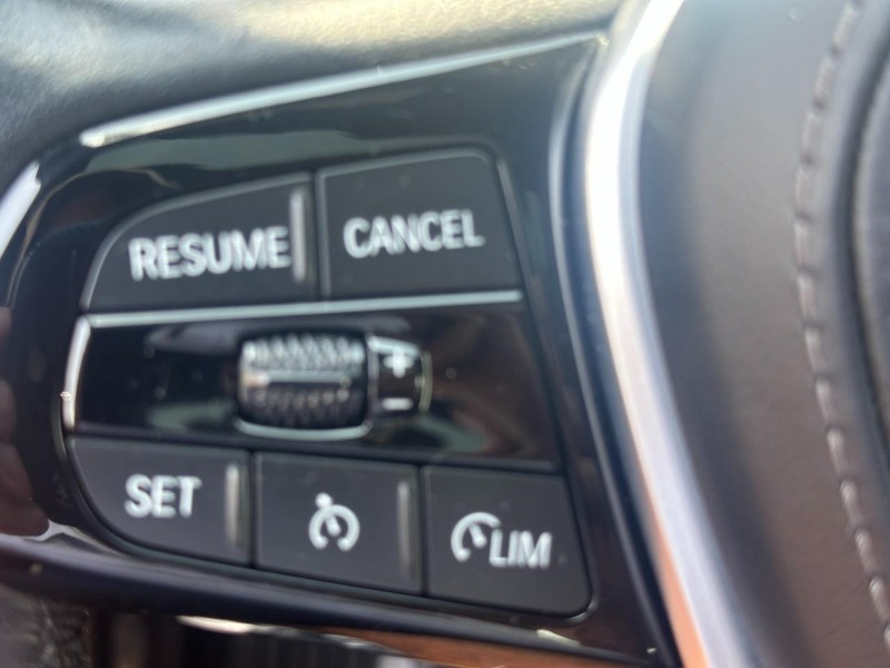 BMW 5 Series Vehicle Full-screen Gallery Image 21