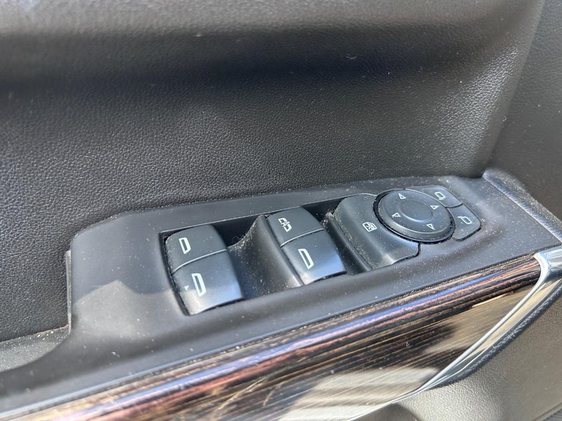 GMC Sierra 1500 Vehicle Full-screen Gallery Image 15