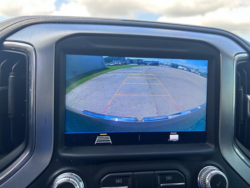 GMC Sierra 1500 Vehicle Full-screen Gallery Image 18