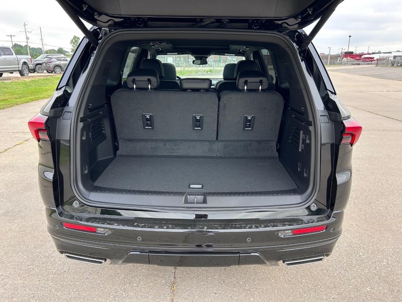 Buick Enclave Vehicle Full-screen Gallery Image 5