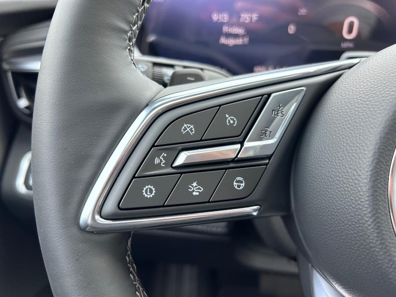 Buick Enclave Vehicle Full-screen Gallery Image 14