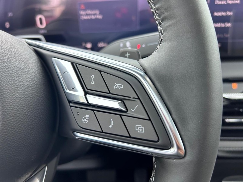 Buick Enclave Vehicle Full-screen Gallery Image 15