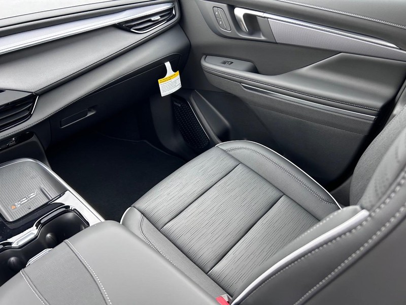 Buick Enclave Vehicle Full-screen Gallery Image 18