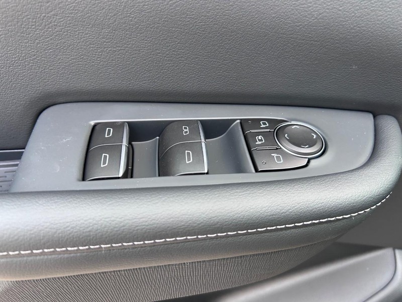 Buick Enclave Vehicle Full-screen Gallery Image 19