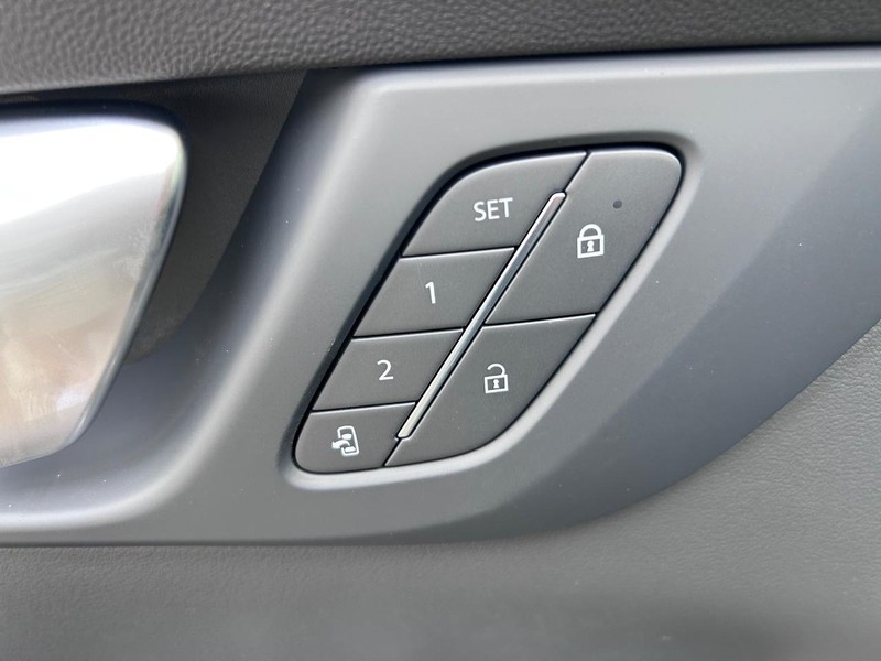 Buick Enclave Vehicle Full-screen Gallery Image 20