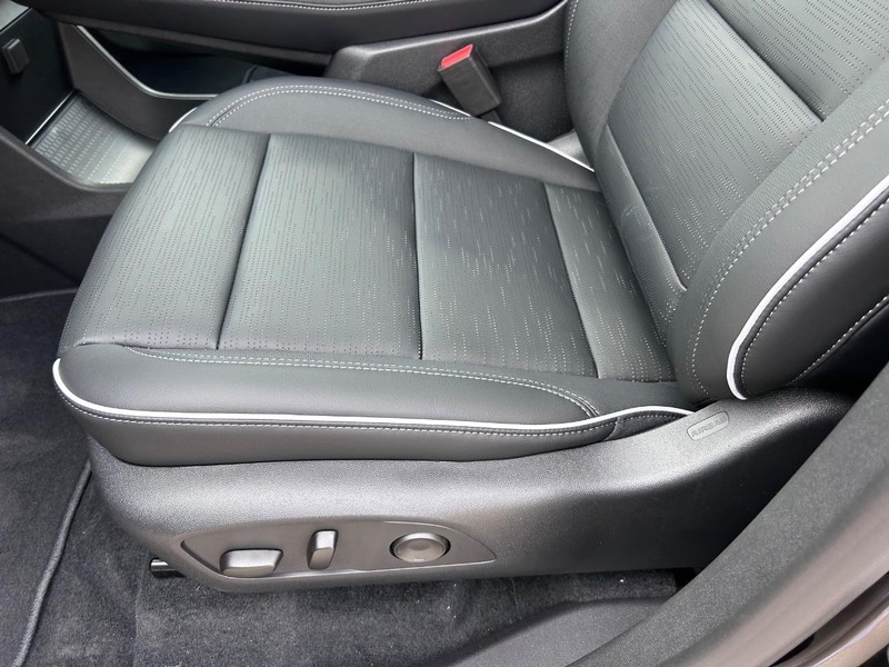 Buick Enclave Vehicle Full-screen Gallery Image 21