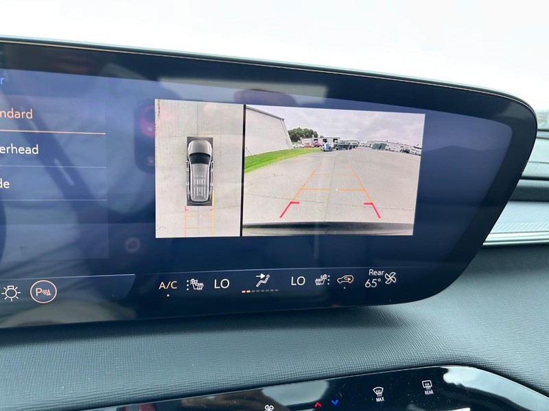 Buick Enclave Vehicle Full-screen Gallery Image 23