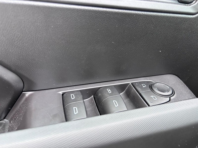 GMC Canyon Vehicle Full-screen Gallery Image 16