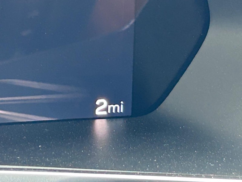 GMC Canyon Vehicle Full-screen Gallery Image 18