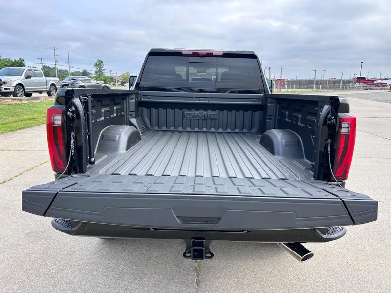 GMC Sierra 2500HD Vehicle Full-screen Gallery Image 5