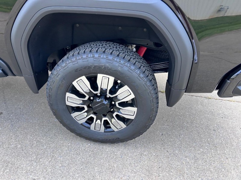 GMC Sierra 2500HD Vehicle Full-screen Gallery Image 6