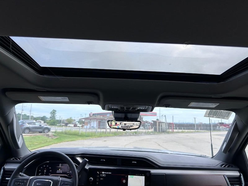 GMC Sierra 2500HD Vehicle Full-screen Gallery Image 8