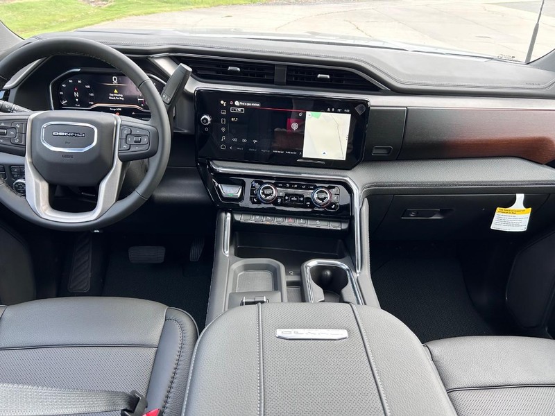 GMC Sierra 2500HD Vehicle Full-screen Gallery Image 9