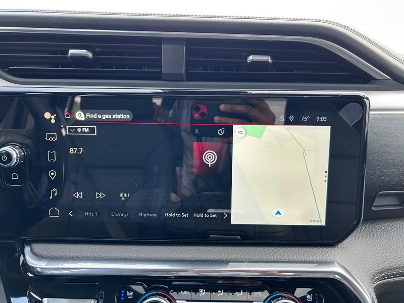 GMC Sierra 2500HD Vehicle Full-screen Gallery Image 13