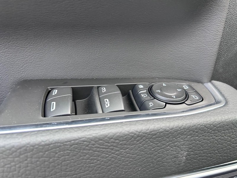 GMC Sierra 2500HD Vehicle Full-screen Gallery Image 16