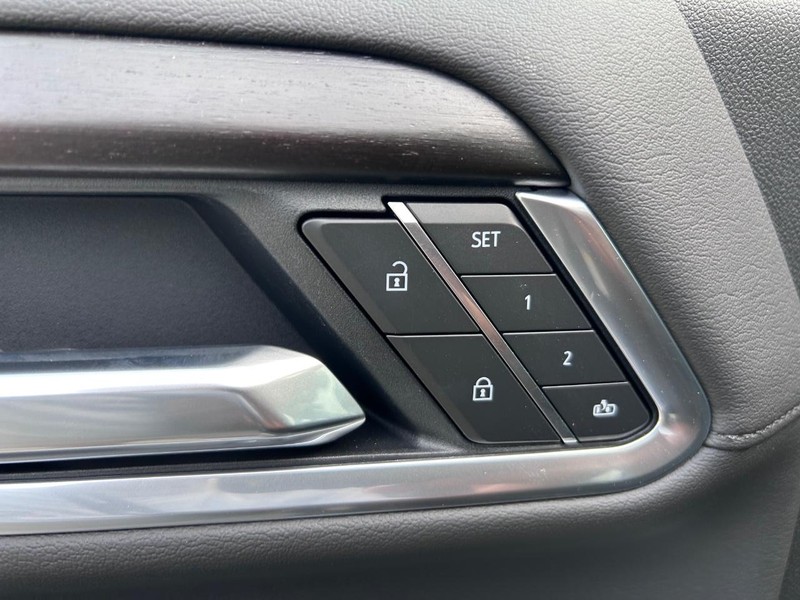 GMC Sierra 2500HD Vehicle Full-screen Gallery Image 17