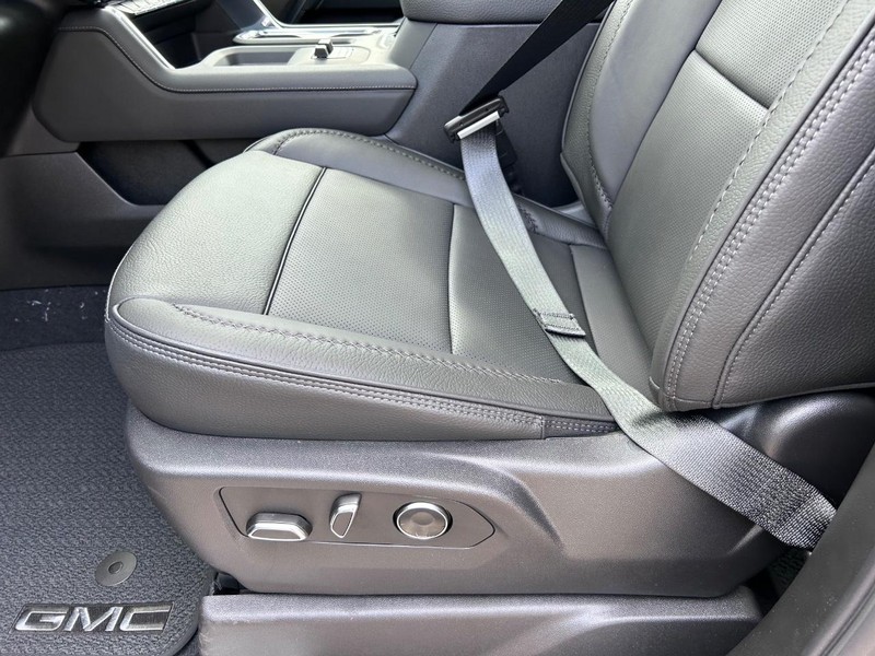 GMC Sierra 2500HD Vehicle Full-screen Gallery Image 18