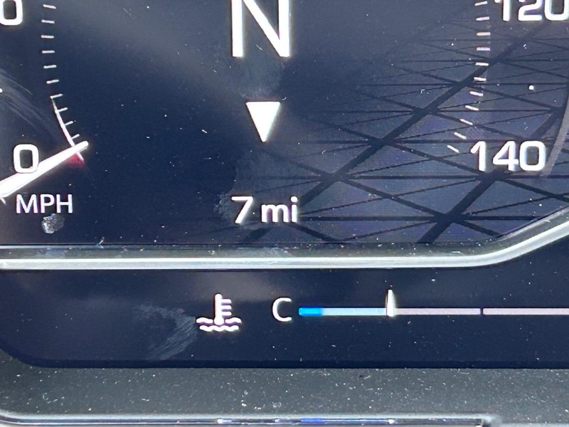 GMC Sierra 2500HD Vehicle Full-screen Gallery Image 19