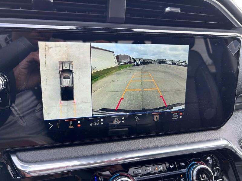 GMC Sierra 2500HD Vehicle Full-screen Gallery Image 20