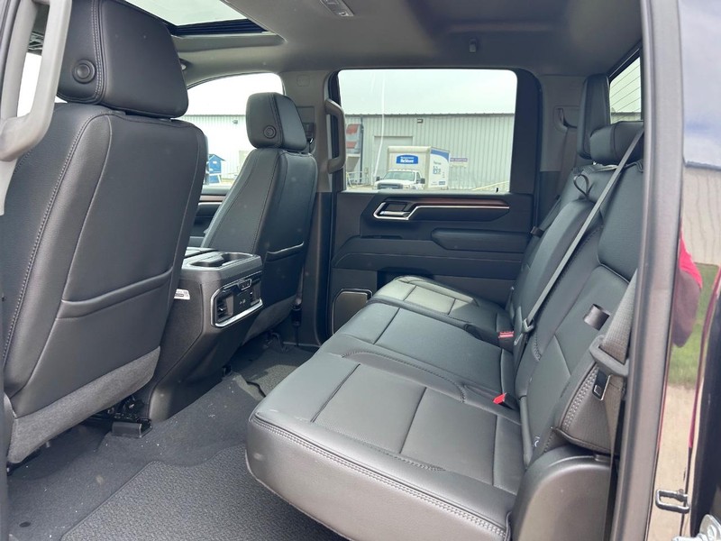 GMC Sierra 3500HD Vehicle Full-screen Gallery Image 7