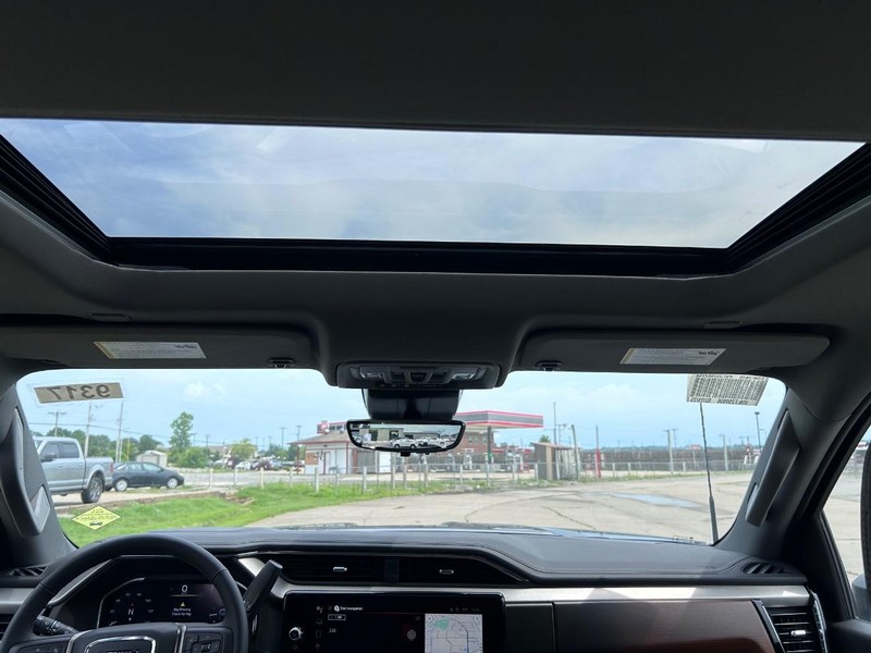 GMC Sierra 3500HD Vehicle Full-screen Gallery Image 8